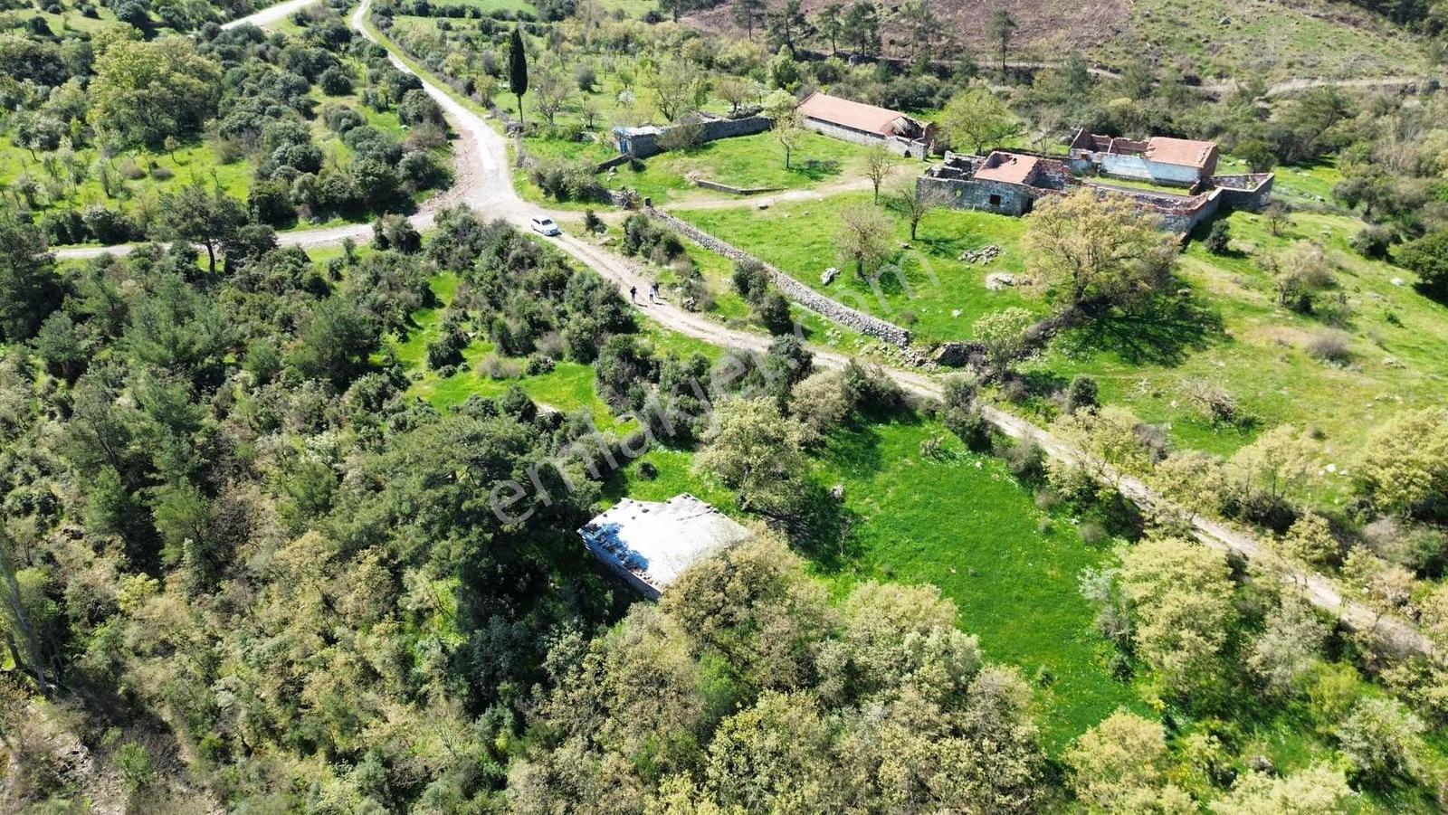 Assos Ahmetçe'de 5 Dönüm Üstü Yol Cepheli Arazi - Görsel 14