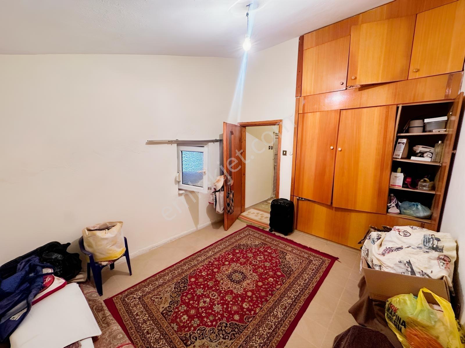 Akçay'da Müstakil Geniş Bahçeli Satlık Tripleks Villa - Görsel 18