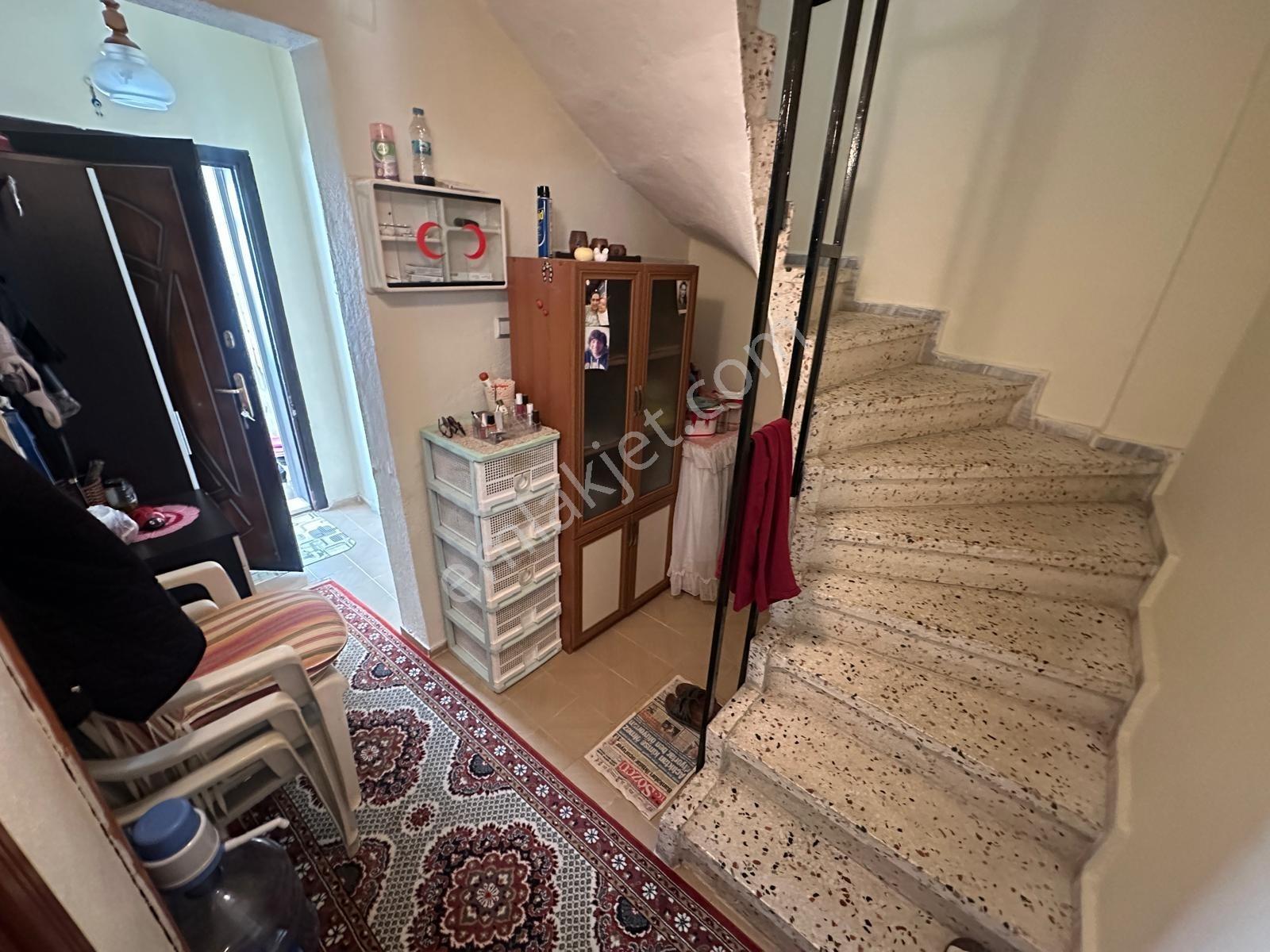 Akçay'da Müstakil Geniş Bahçeli Satlık Tripleks Villa - Görsel 14