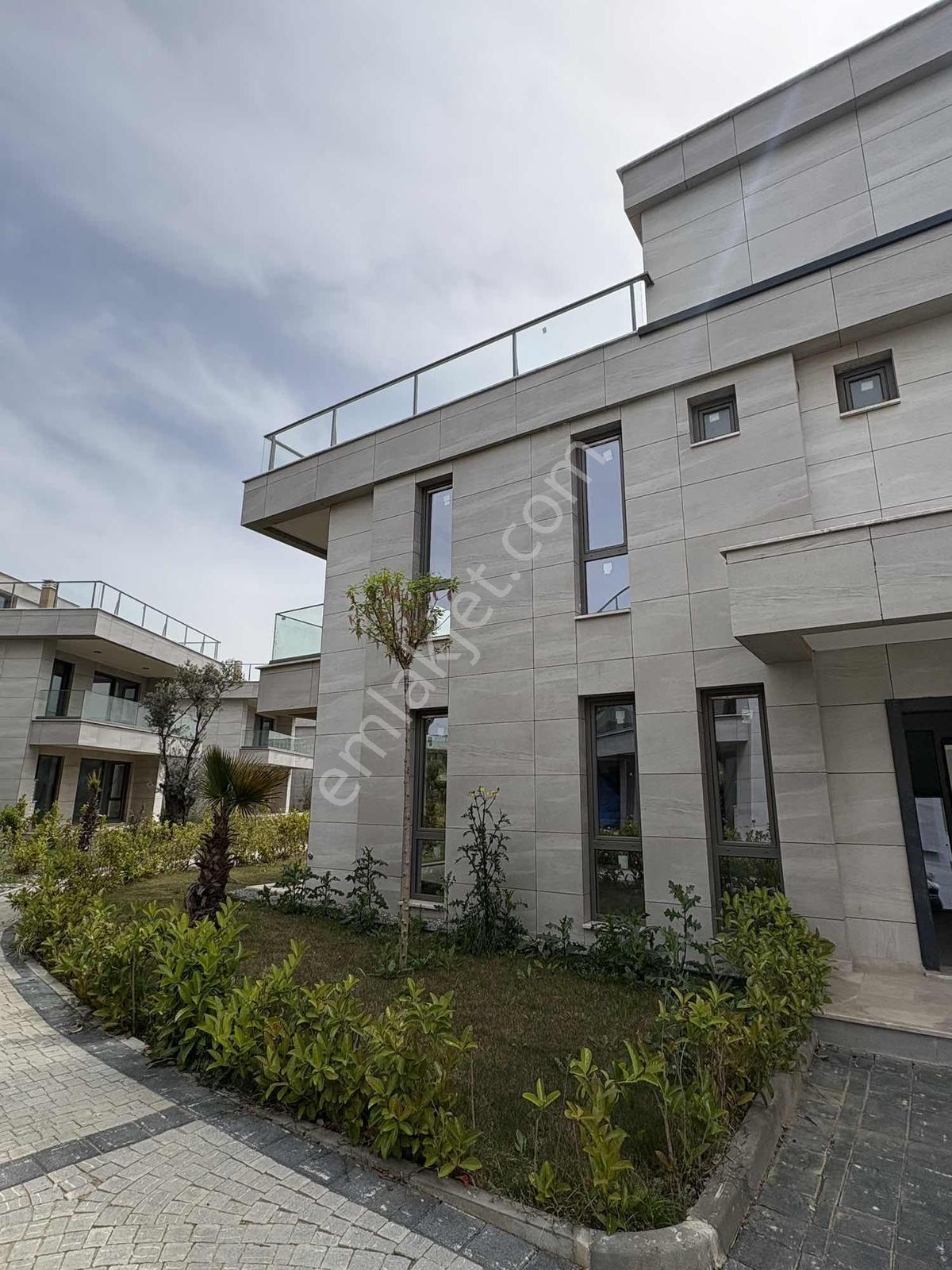 Altınoluk Fenerde 5+1 Denize Sıfır Sitede Müstakil Villa - Görsel 28