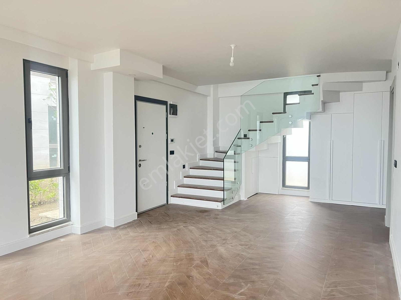 Altınoluk Fenerde 5+1 Denize Sıfır Sitede Müstakil Villa - Görsel 9