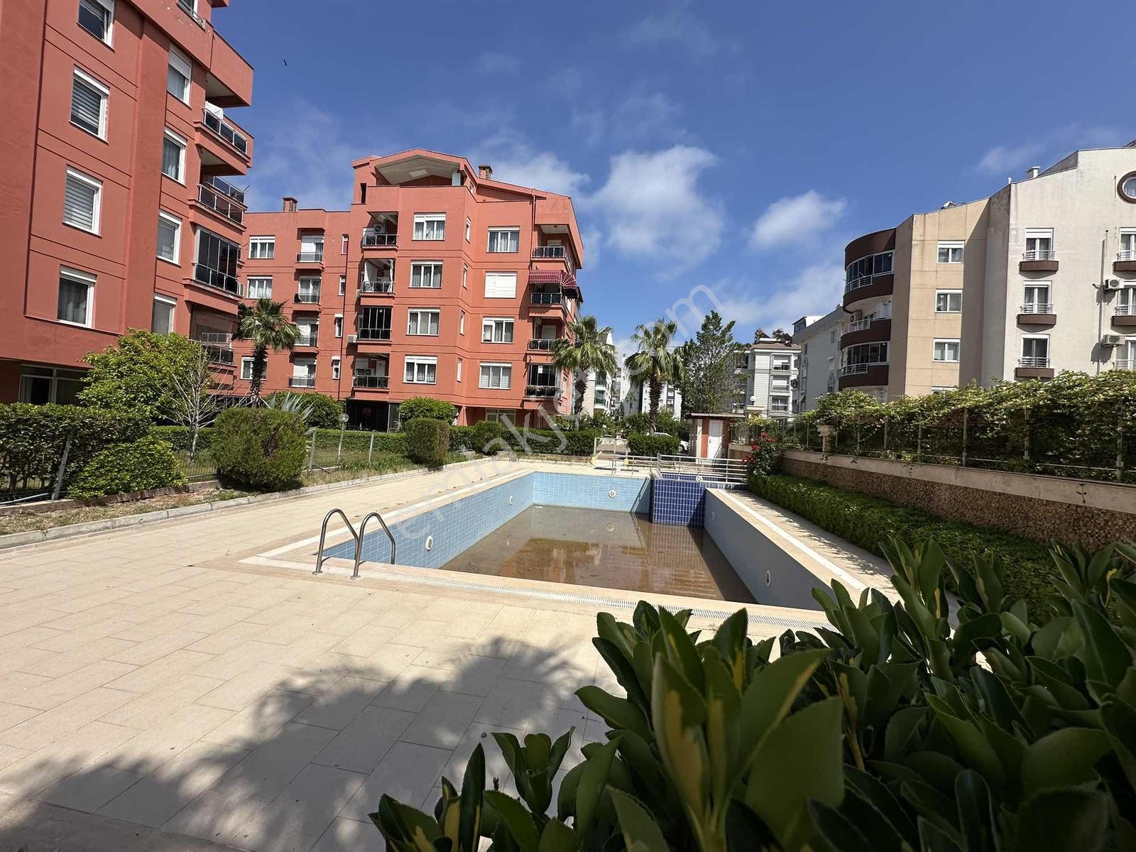 Havuzlu Sitede Ara Katta 2+1 Full Eşyalı Geniş Daıre - Görsel 23