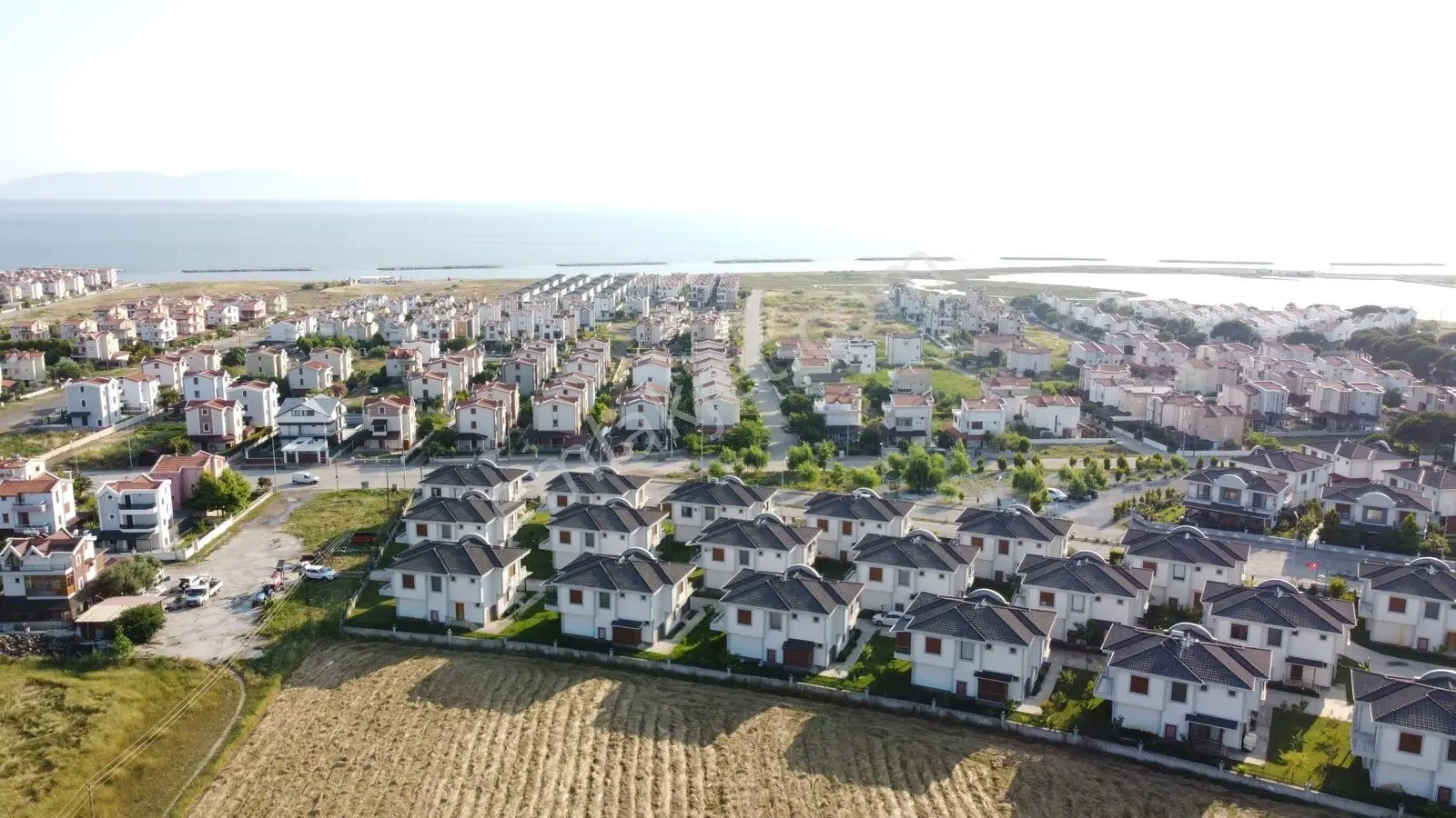 Altınova Sahilde 4+1 Satılık Villa