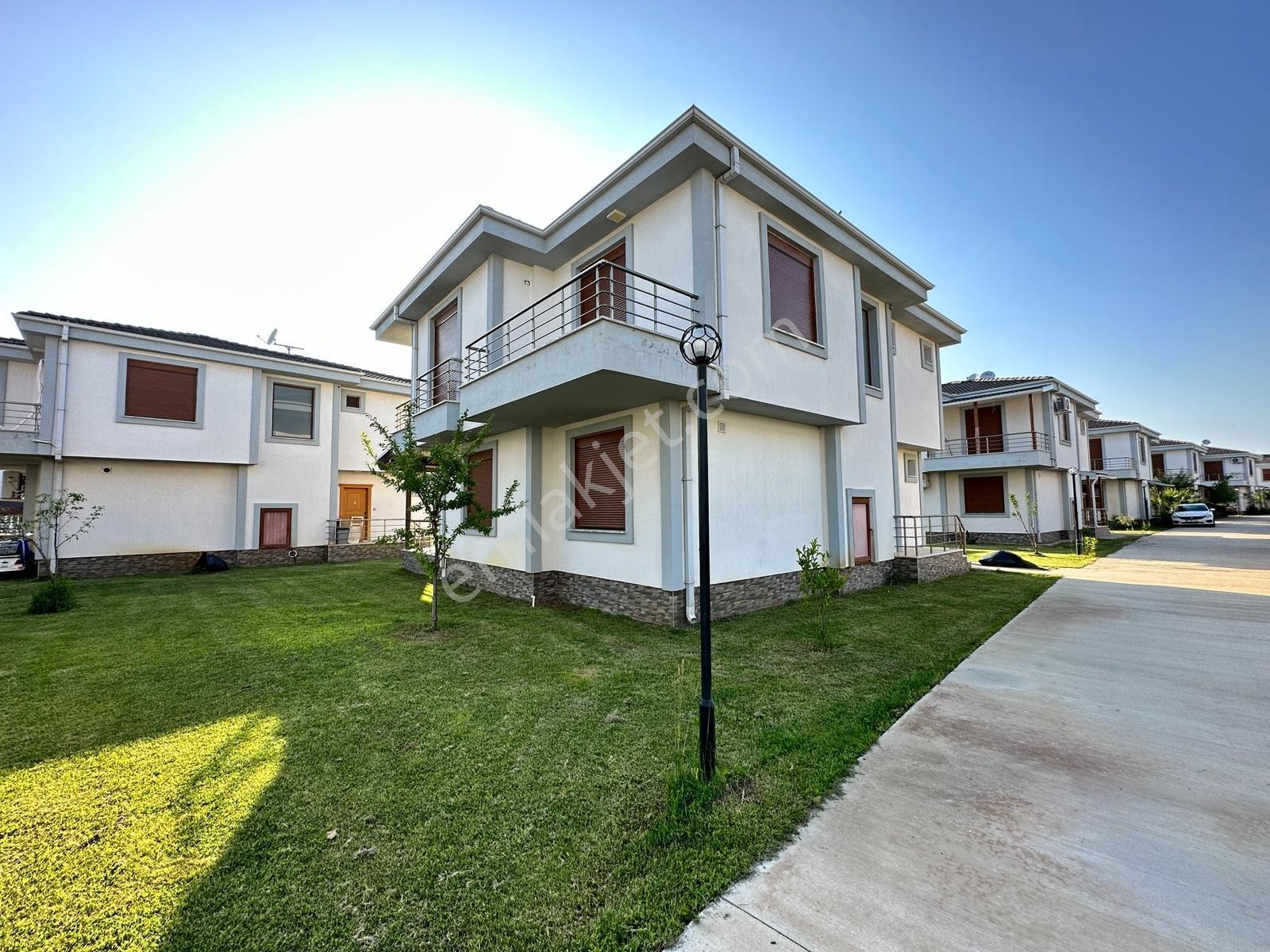 Altınova Sahilde 4+1 Satılık Villa - Görsel 12