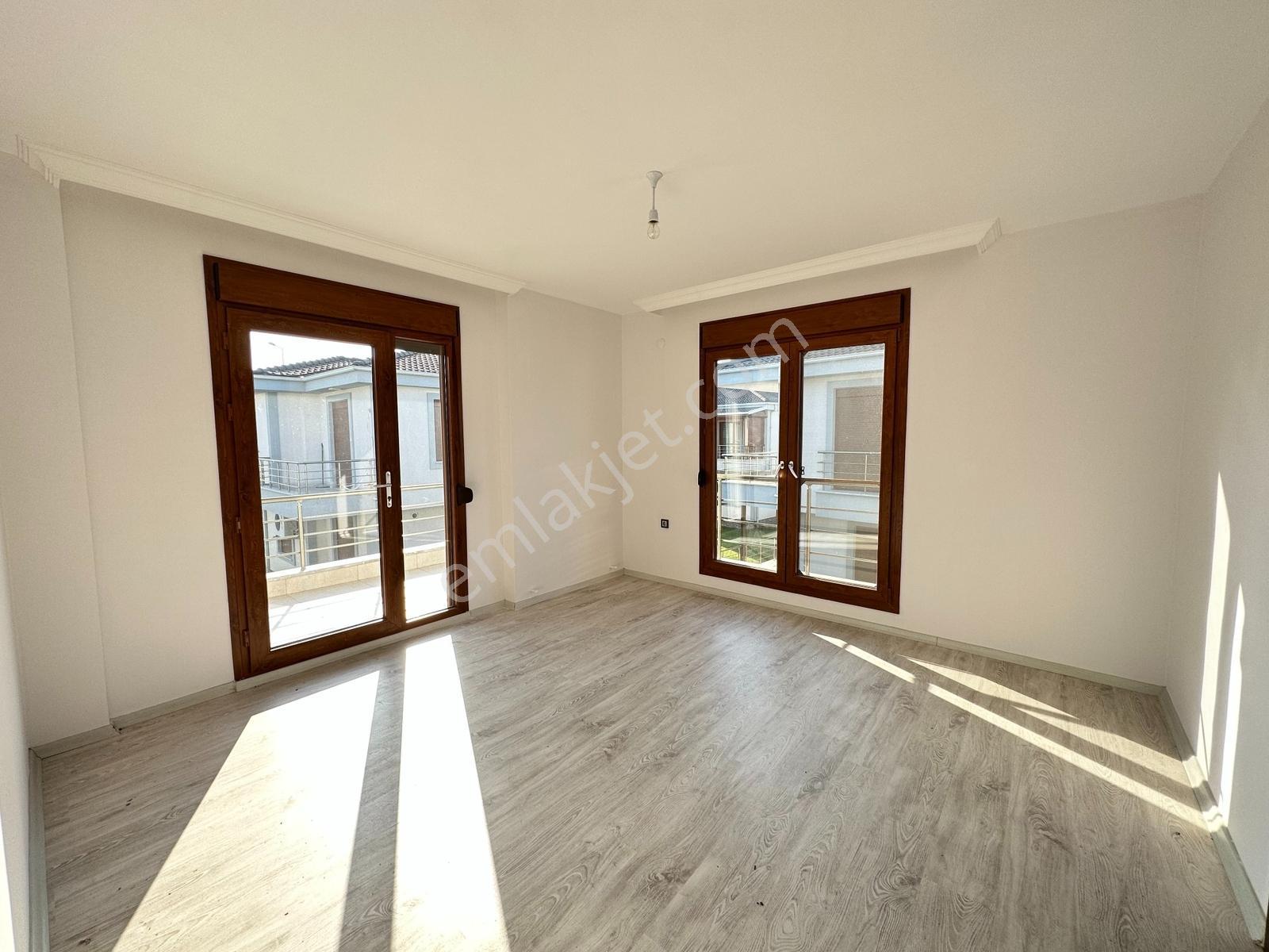 Altınova Sahilde 4+1 Satılık Villa - Görsel 27