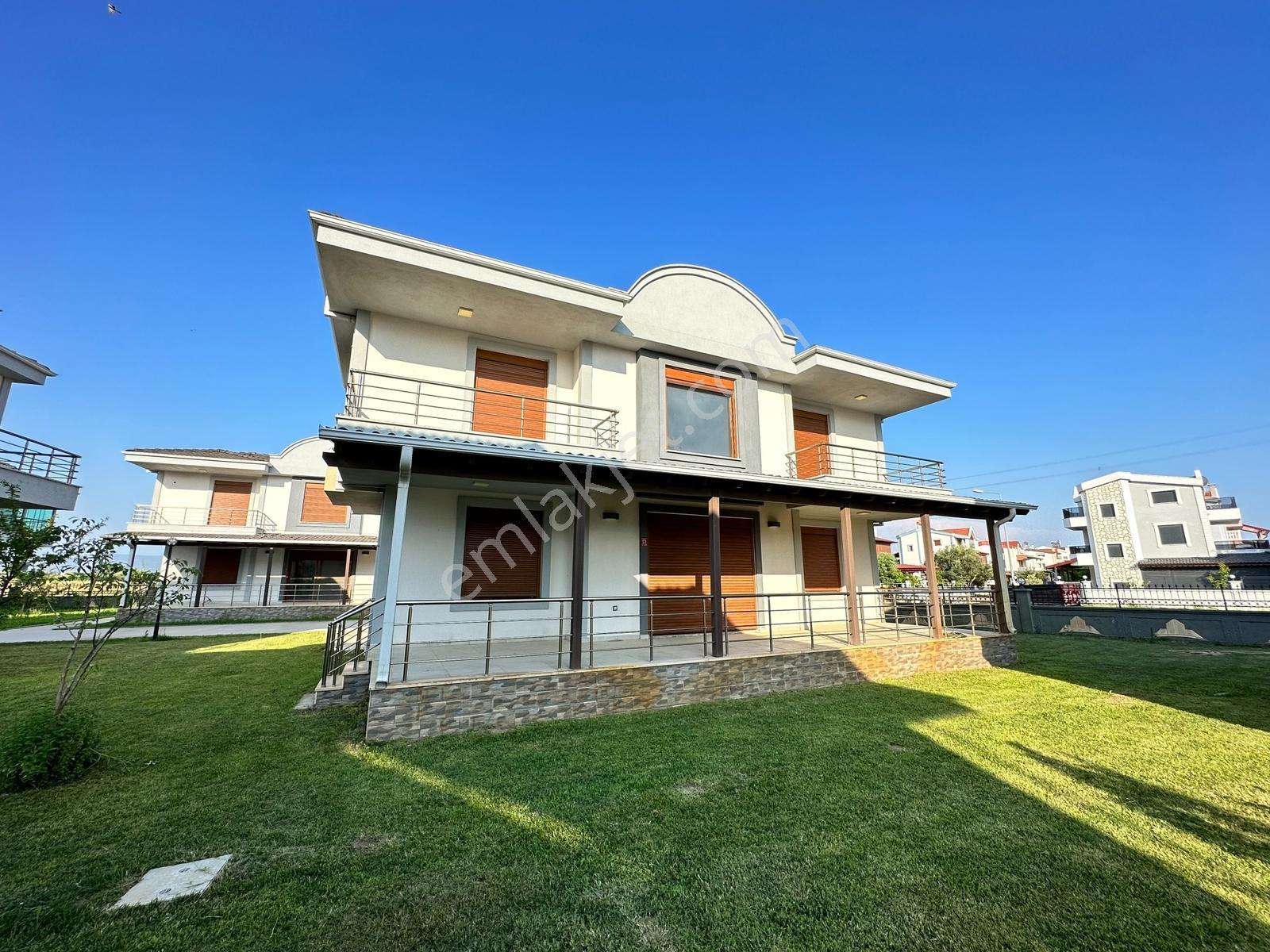 Altınova Sahilde 4+1 Satılık Villa - Görsel 15