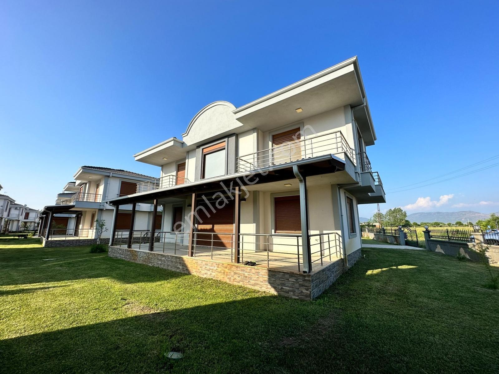 Altınova Sahilde 4+1 Satılık Villa - Görsel 14