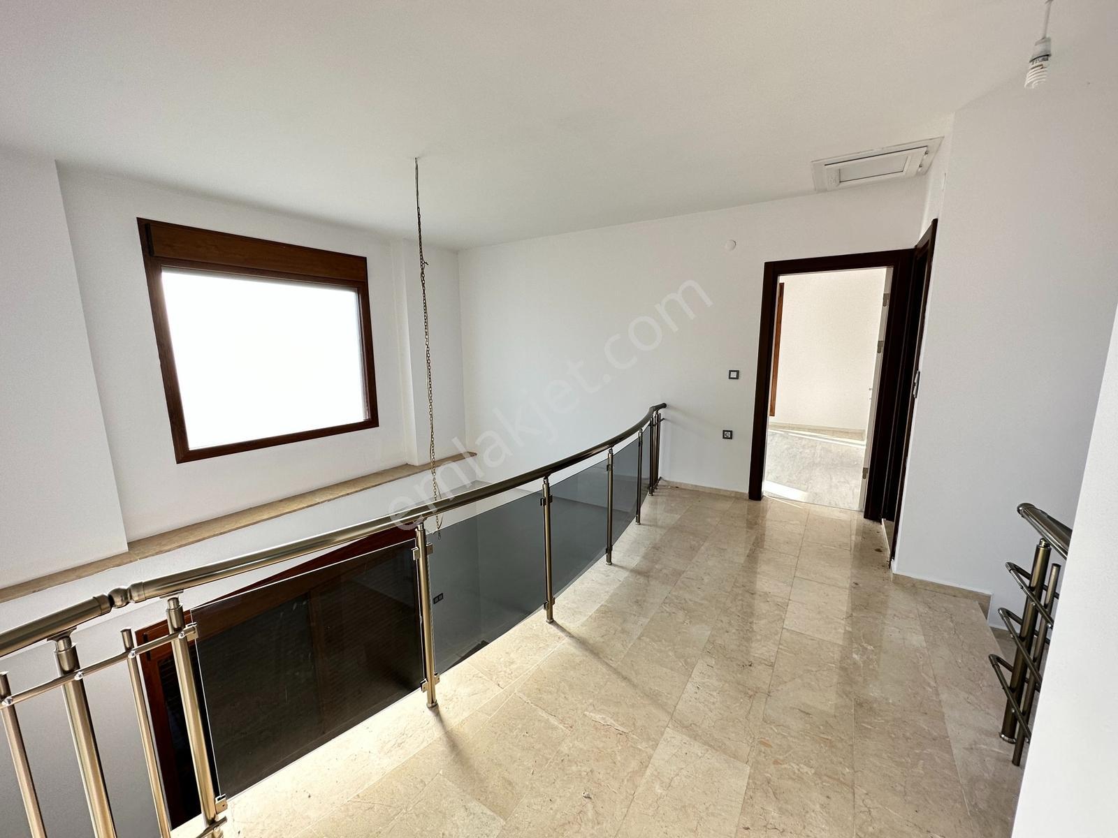Altınova Sahilde 4+1 Satılık Villa - Görsel 24