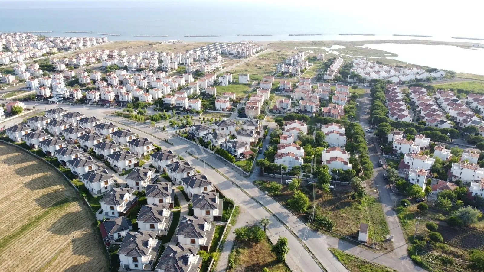 Altınova Sahilde 4+1 Satılık Villa - Görsel 3