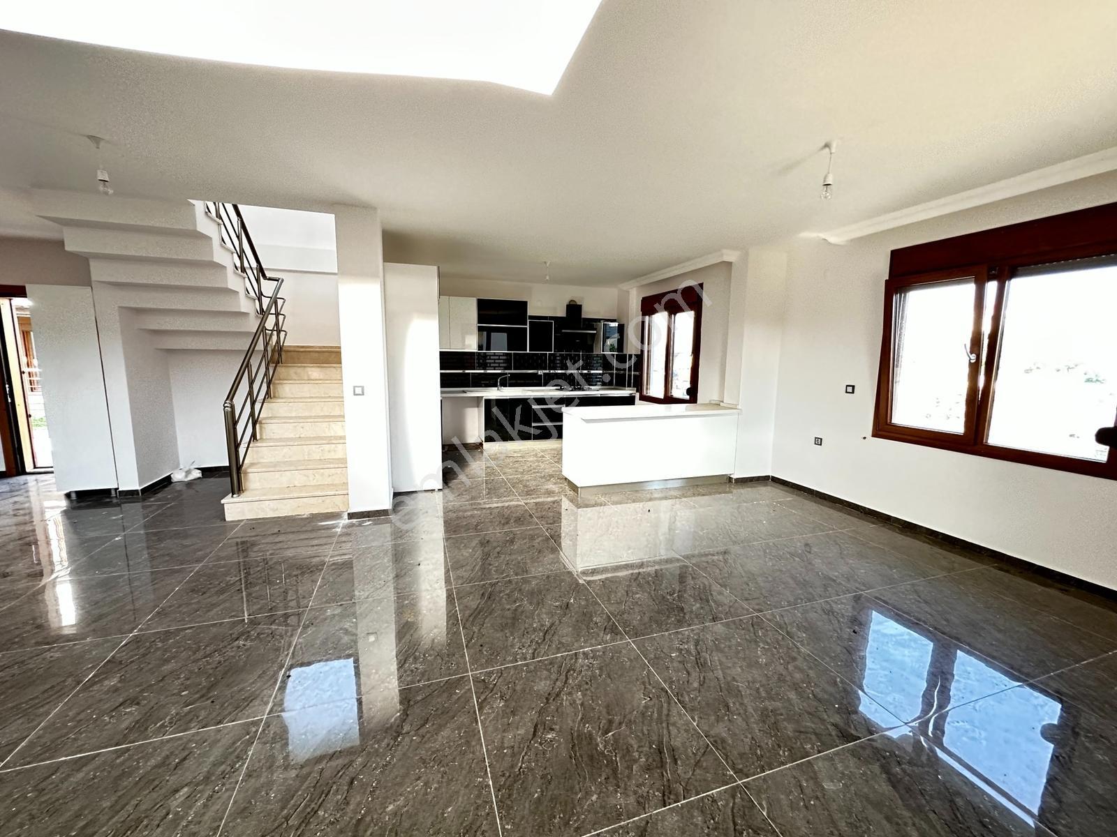Altınova Sahilde 4+1 Satılık Villa - Görsel 19
