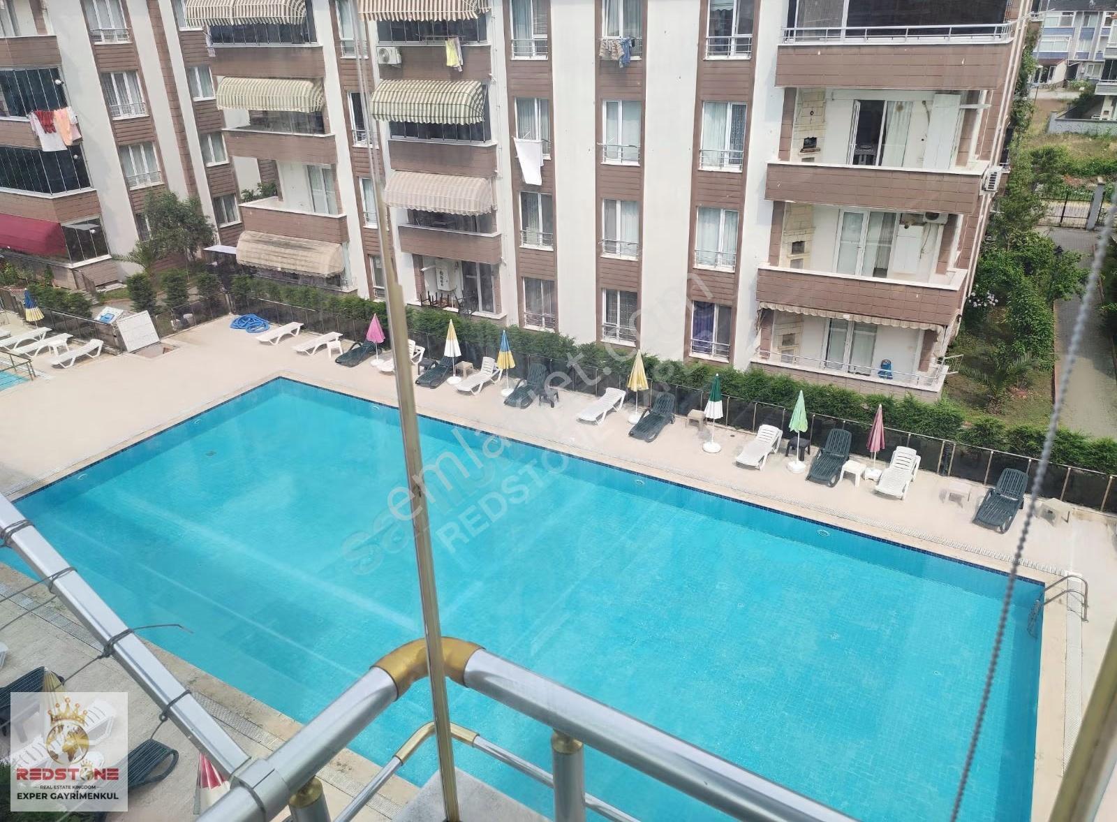 Havuzlu Doğakent Sitesi'nde Yola Cephe Geniş Köşe 2+1 Daire