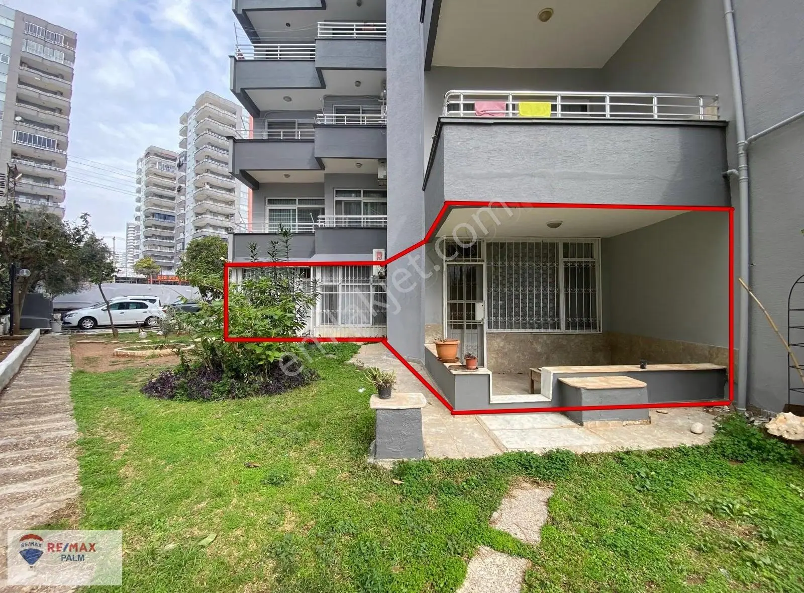 Remax Palm'den Akdeniz Mah. Halikarnas Tatil Sit.'de Satılık 2+1