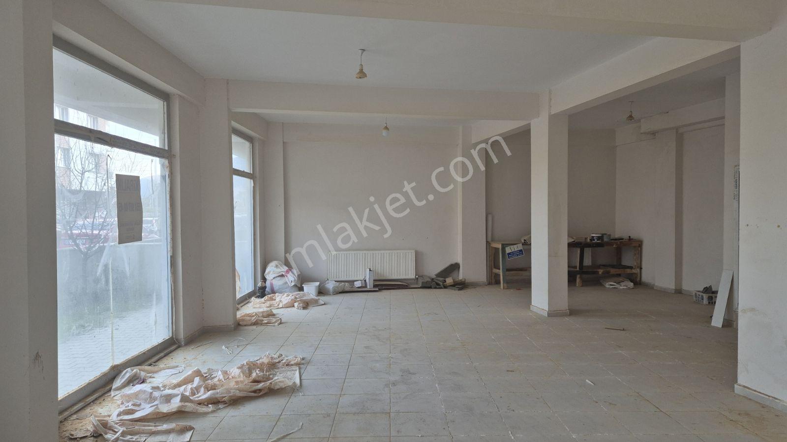Özgün Gm'den - Muradiye Alt Geçitin Yanında Kiralık Büyük Dükkan - Görsel 10