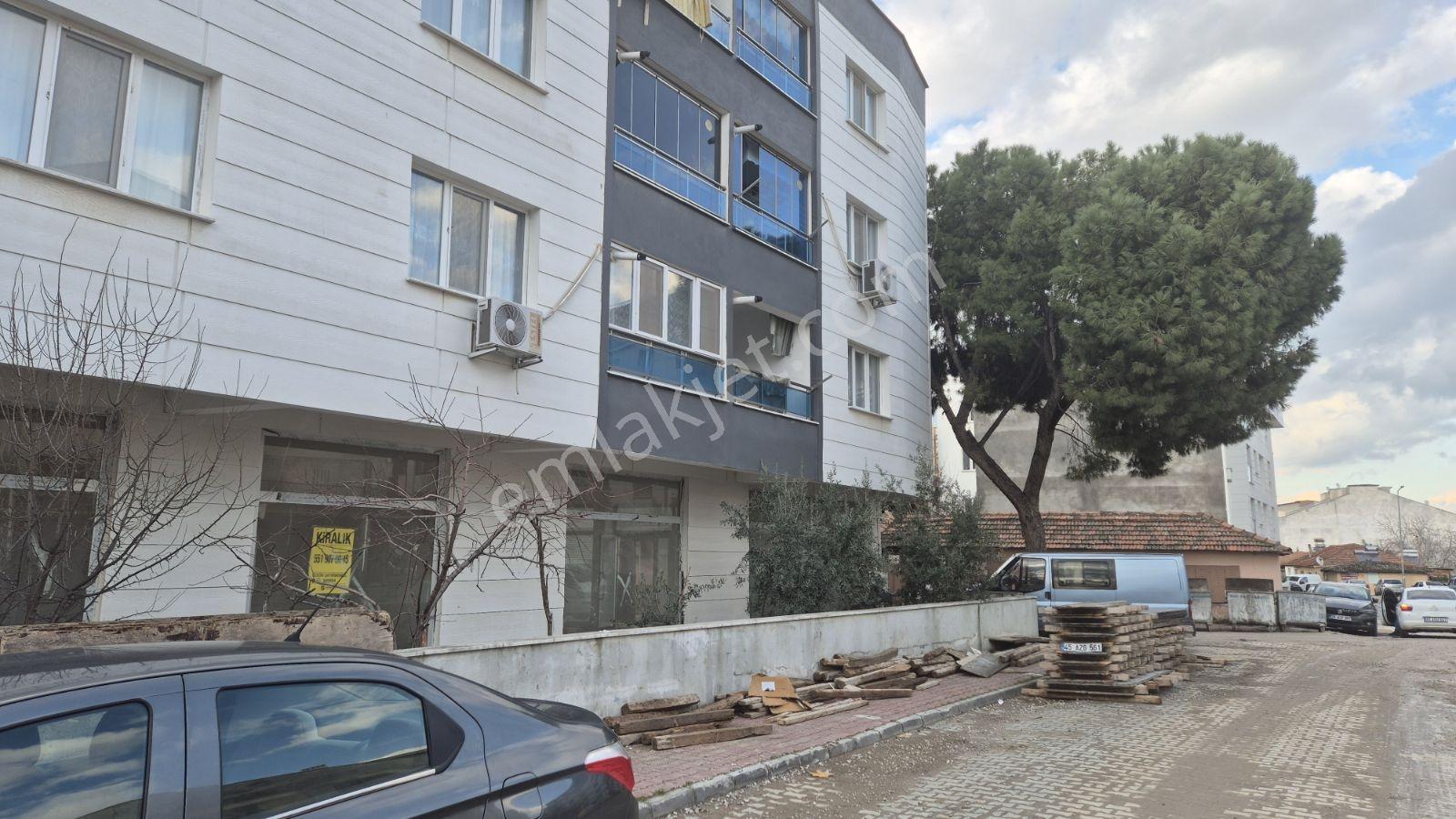 Özgün Gm'den - Muradiye Alt Geçitin Yanında Kiralık Büyük Dükkan - Görsel 26