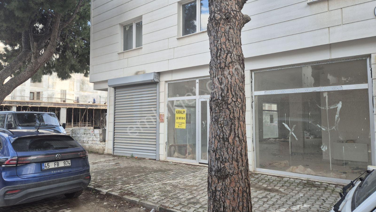 Özgün Gm'den - Muradiye Alt Geçitin Yanında Kiralık Büyük Dükkan - Görsel 19