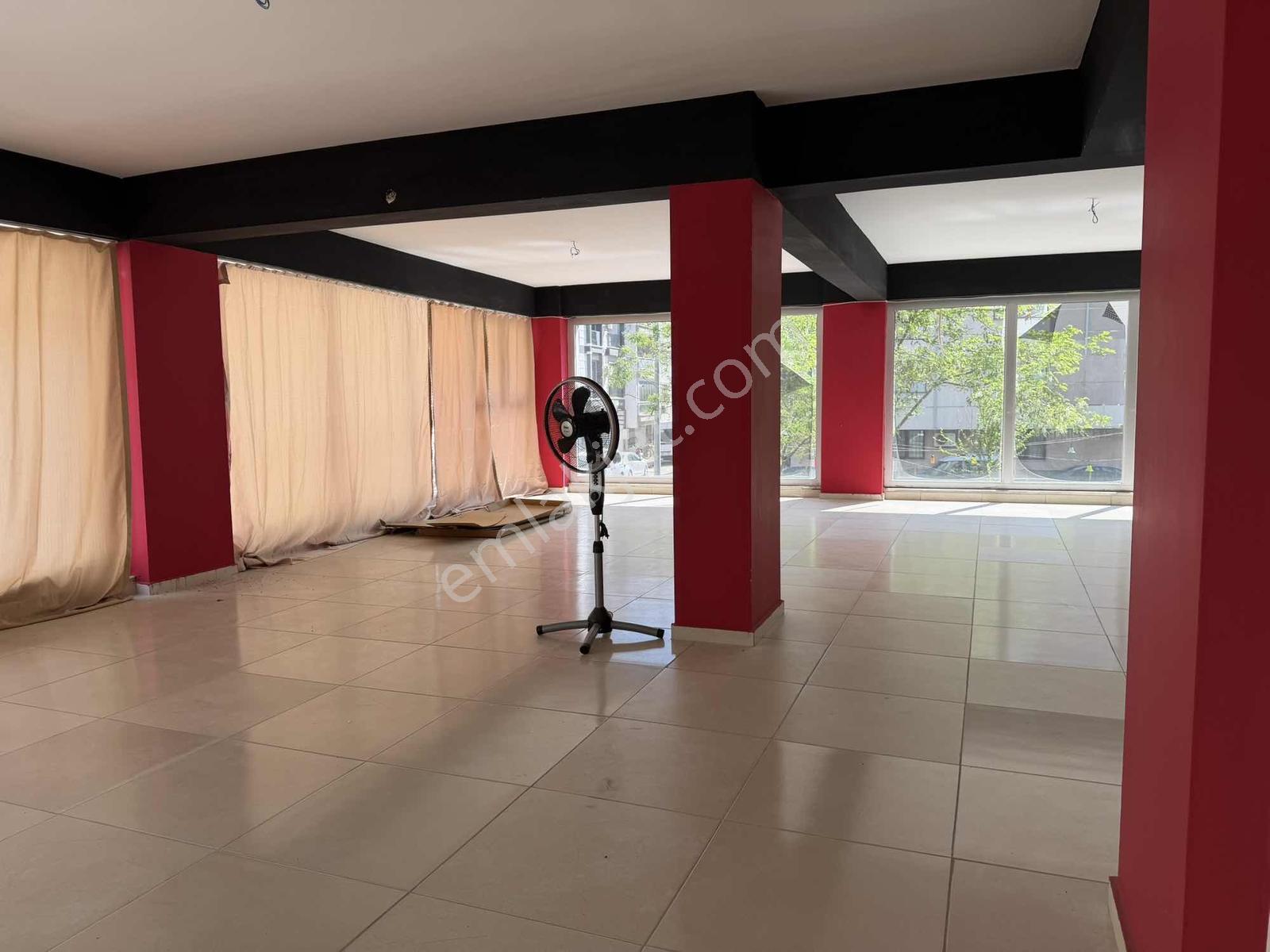 Özgün Gm'den - Muradiye'de Parkın Yanı Kiralık Batarkatlı Dükkan - Görsel 27