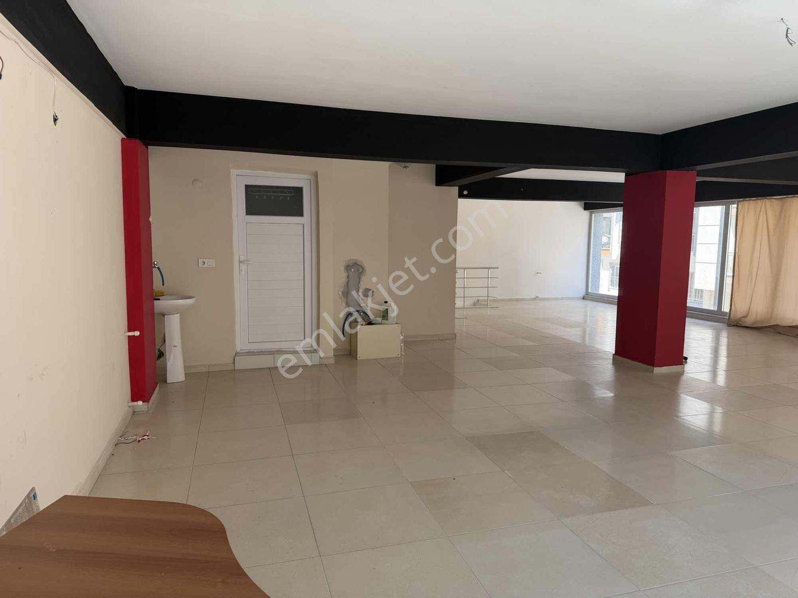 Özgün Gm'den - Muradiye'de Parkın Yanı Kiralık Batarkatlı Dükkan - Görsel 26