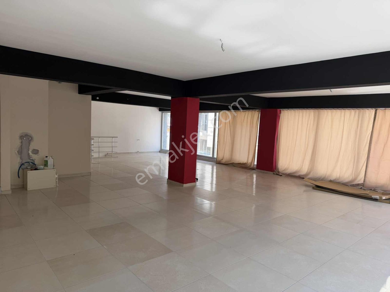 Özgün Gm'den - Muradiye'de Parkın Yanı Kiralık Batarkatlı Dükkan - Görsel 19