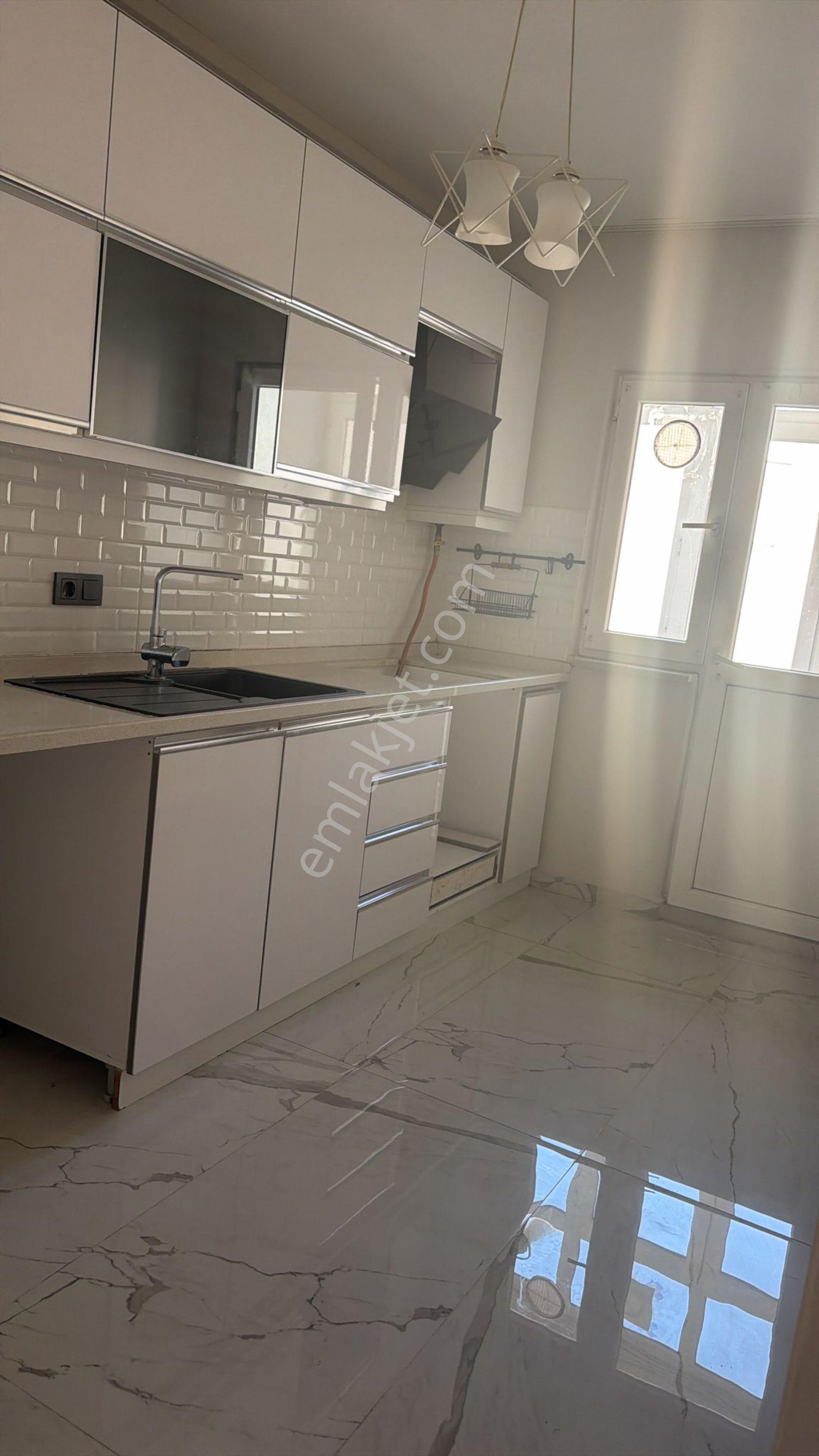 Cagdas Kent Sitesindekiralik Üç Arti Bir Daire