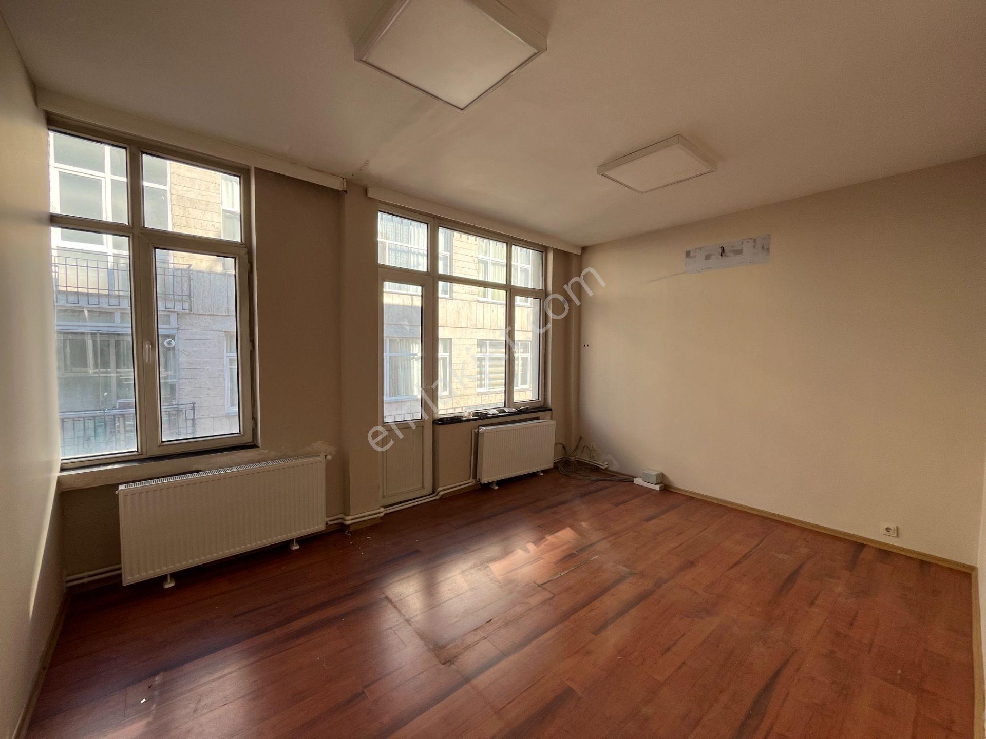 Meydan'da Kiralık Prestijli Ofis Fırsatı - Maraş Cad. Cepheli - Görsel 15