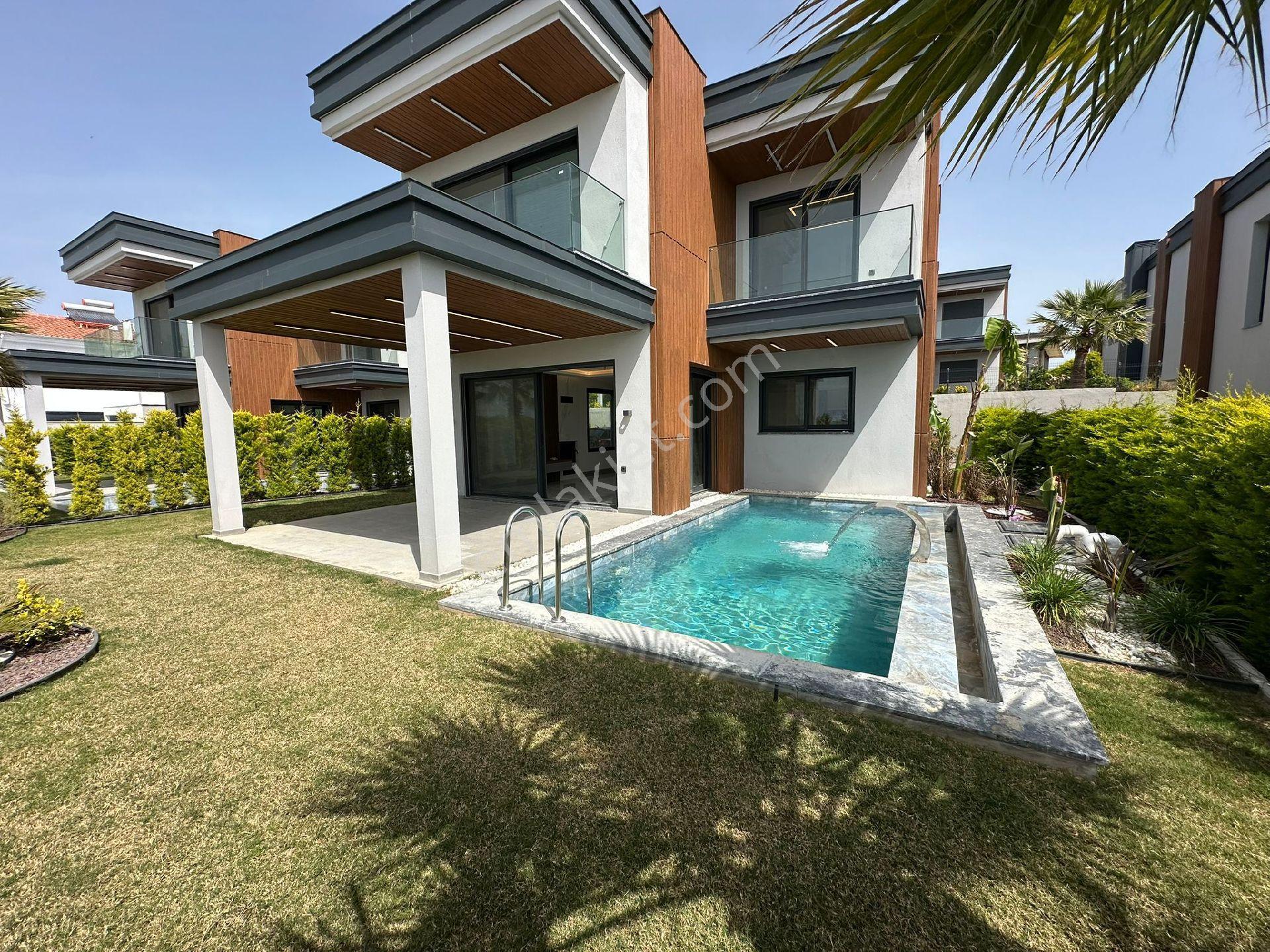 Kuşadası Soğucak Tek Müstakil Manzaralı 4+1 Lüx Villa