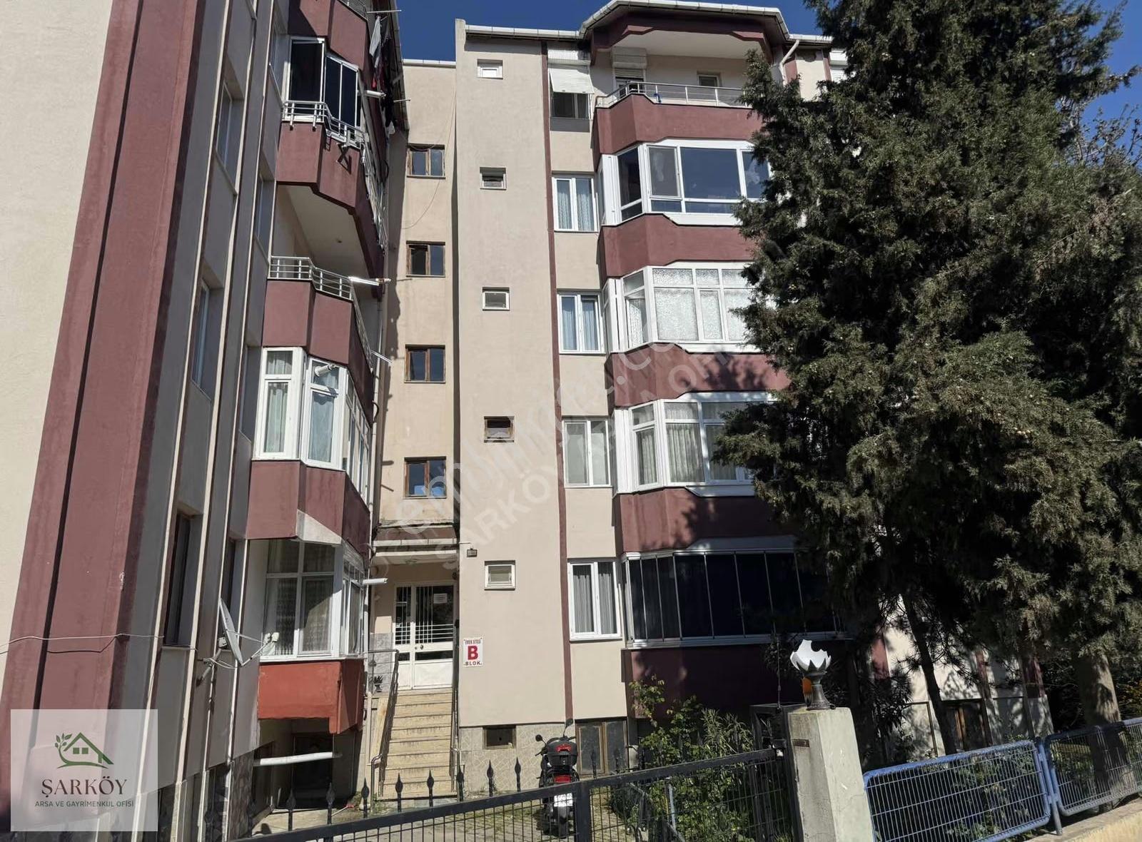 Altınova Emek Sitesinde Geniş Kullanımlı 2+1 Satılık Daire - Görsel 27