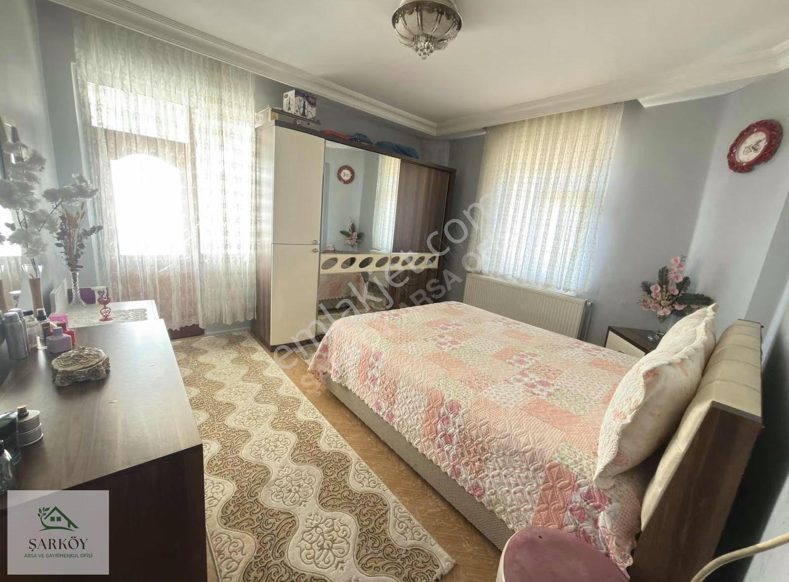 Altınova Emek Sitesinde Geniş Kullanımlı 2+1 Satılık Daire - Görsel 20