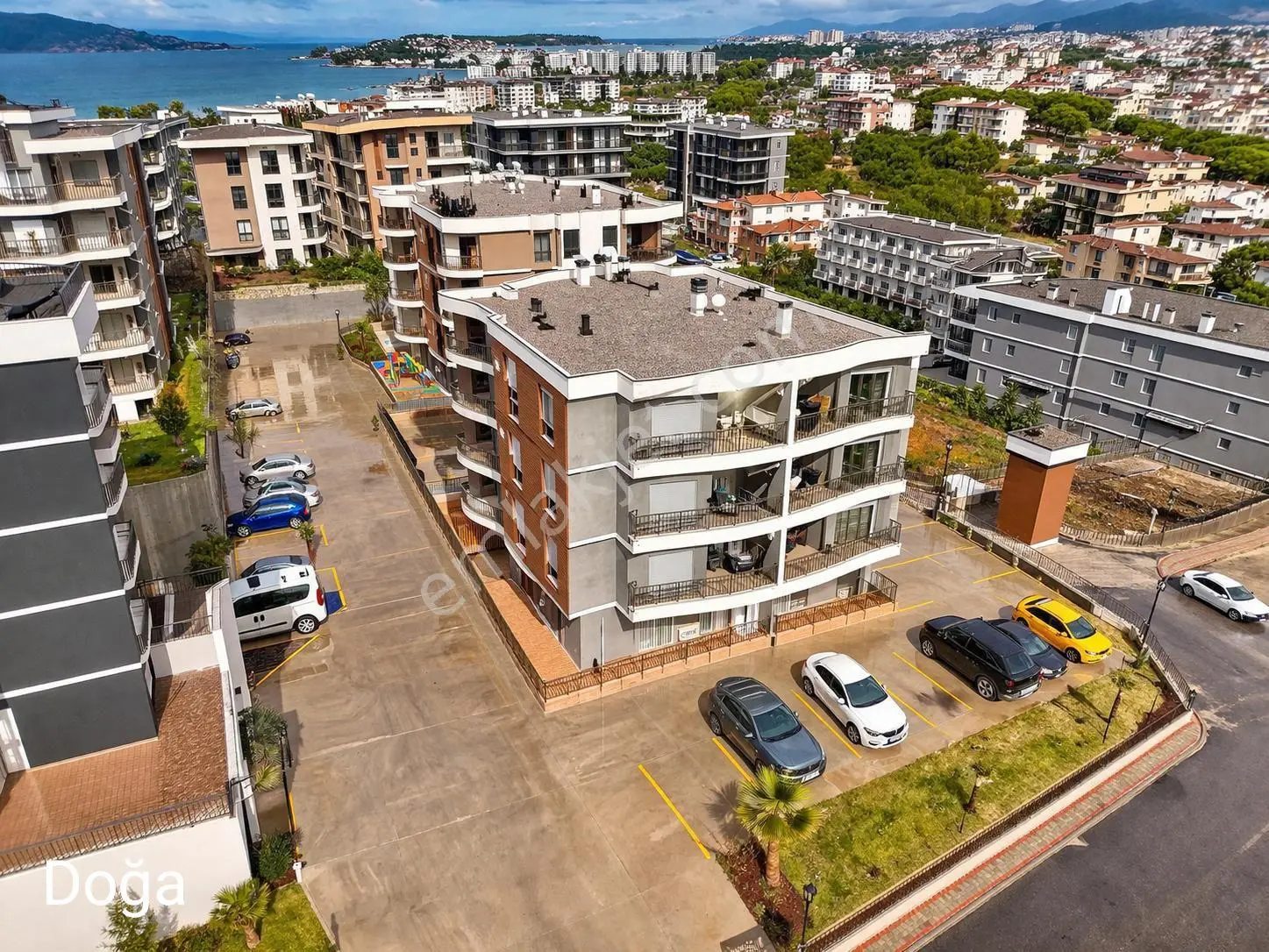 Kuşadası Merkeze Yakın Güvenlik Ve Havuzlu Site 3+1 Onu Acik