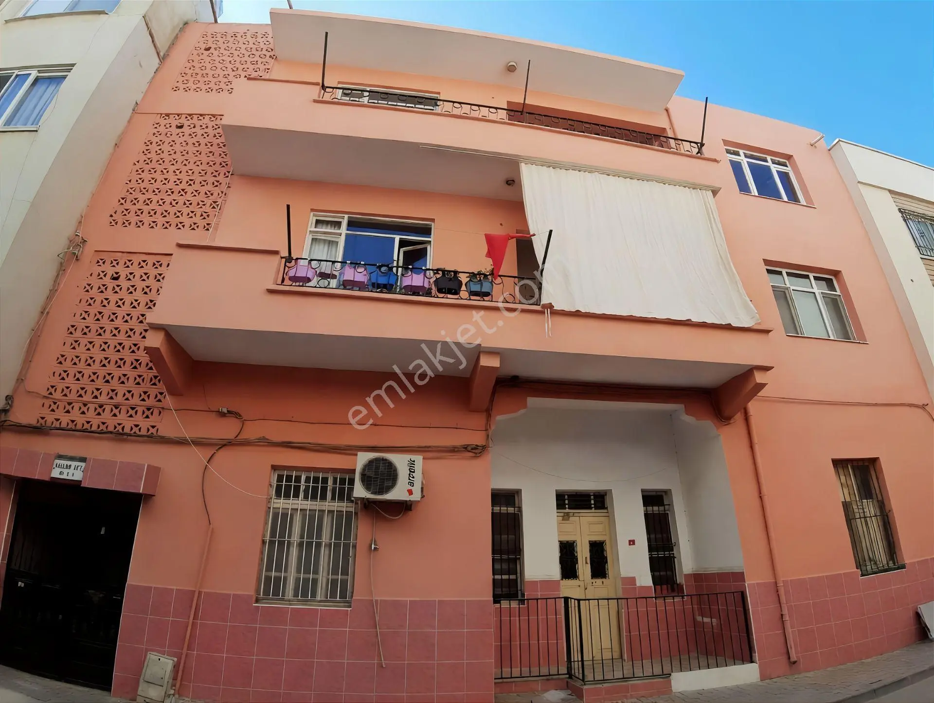 Fener Caddesi Millet Parkı Arkasında Komple Satılık Apartman