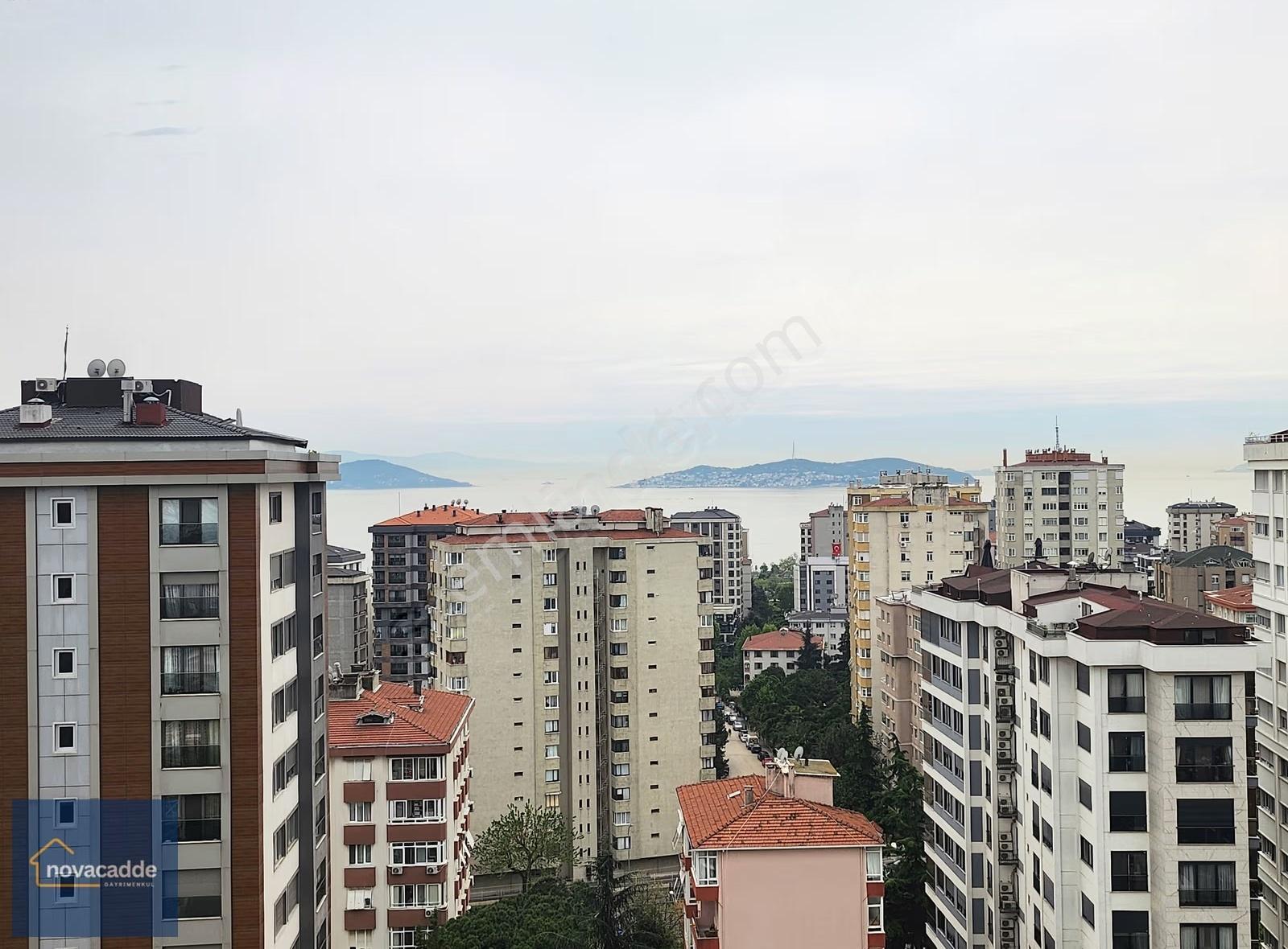 Suadiye'de Deniz Manzaralı Çatıda Tek Dubleks Daire