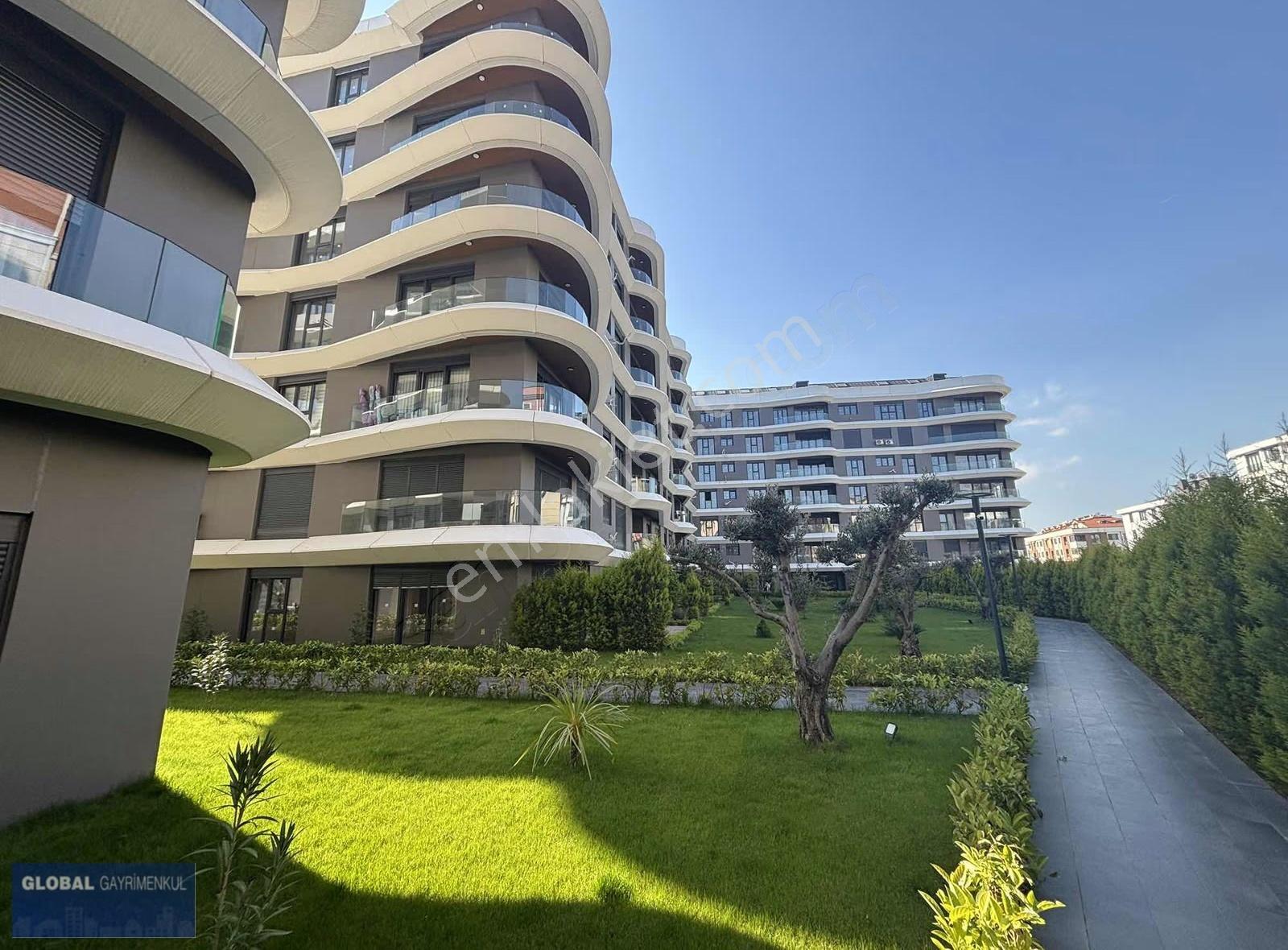 Global'den,360 Tuzla Marinde,ara Kat , 4+1+çamaşır Odalı, Sıfır