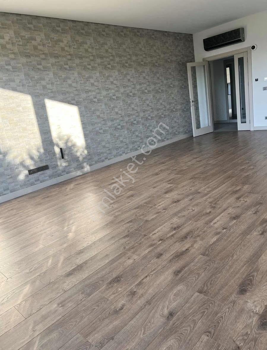 Uskumruköy Dekar Büyük Bahçeli Ferah 4.5+1 Kiralık Villa - Görsel 22