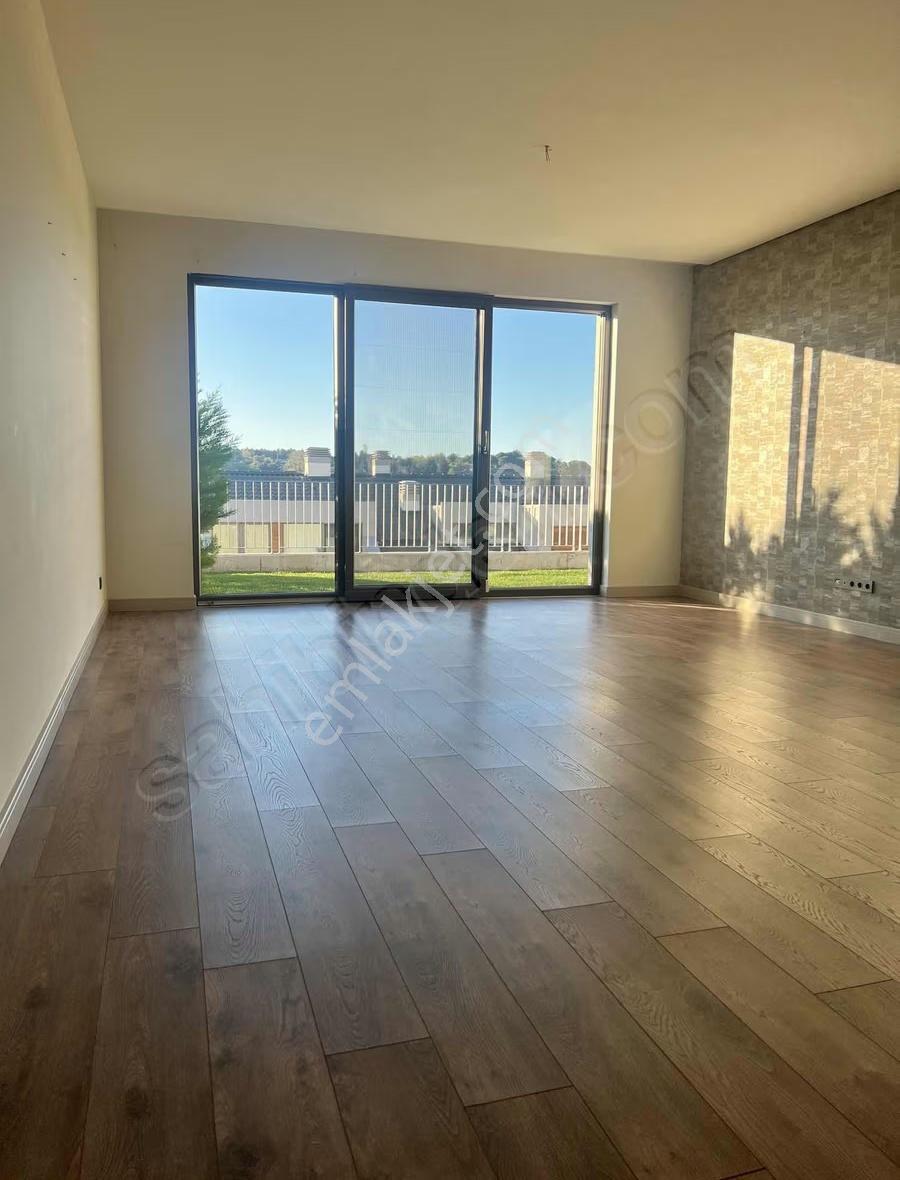 Uskumruköy Dekar Büyük Bahçeli Ferah 4.5+1 Kiralık Villa - Görsel 14