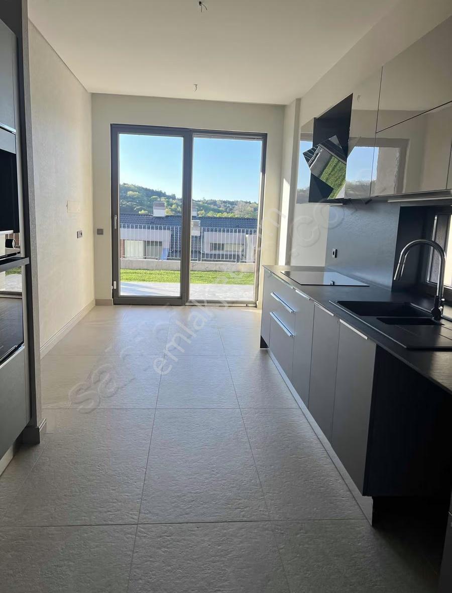 Uskumruköy Dekar Büyük Bahçeli Ferah 4.5+1 Kiralık Villa - Görsel 10