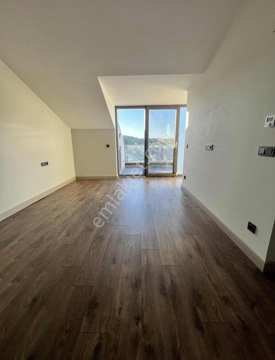 Uskumruköy Dekar Büyük Bahçeli Ferah 4.5+1 Kiralık Villa - Görsel 7