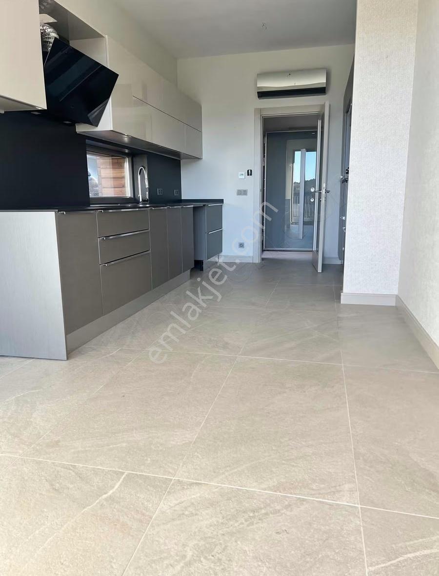 Uskumruköy Dekar Büyük Bahçeli Ferah 4.5+1 Kiralık Villa - Görsel 12