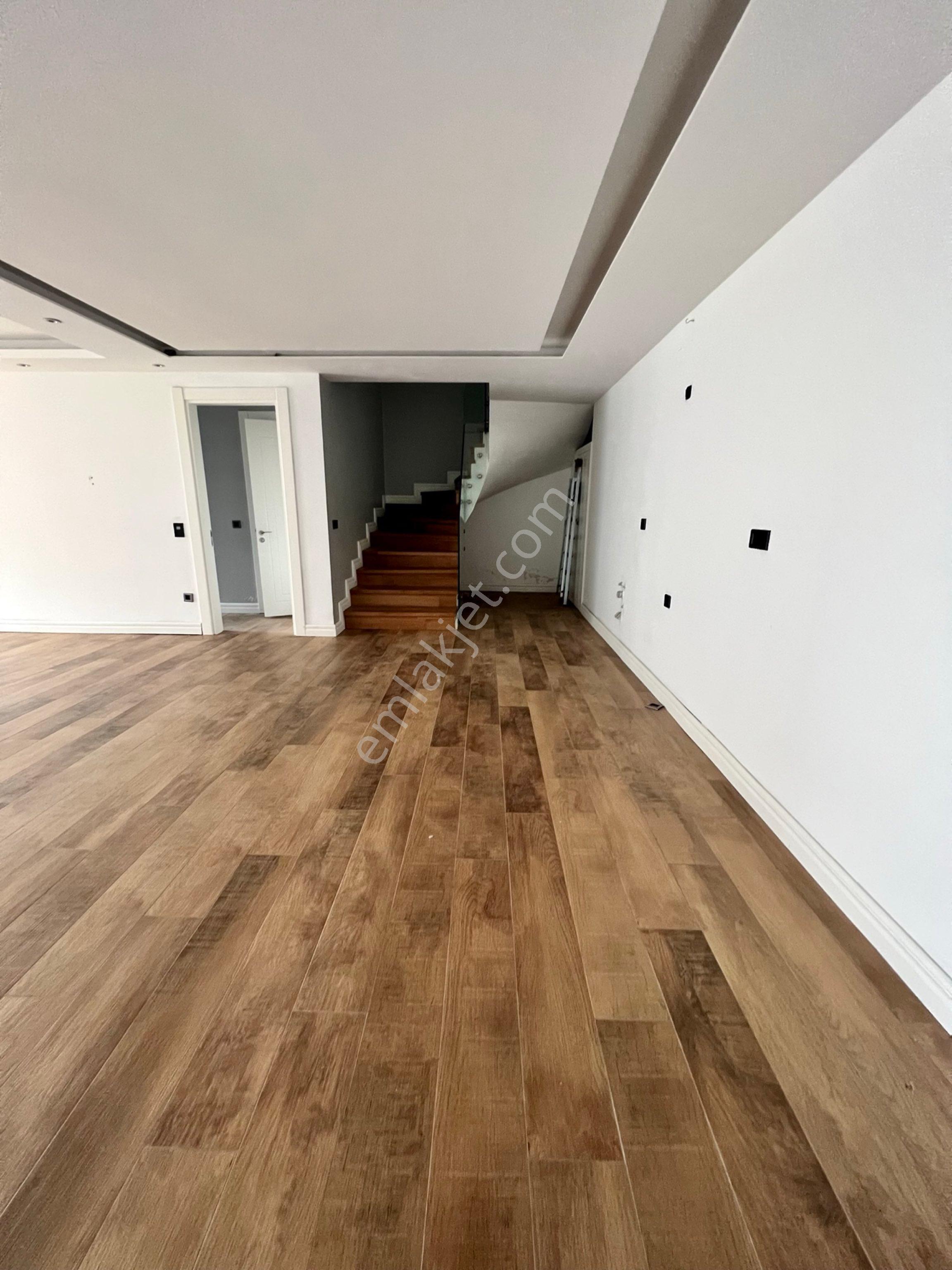 Zekeriyaköyde Modern Yeni Yapım Akıllı Ev Sistemli Kiralık Villa - Görsel 32