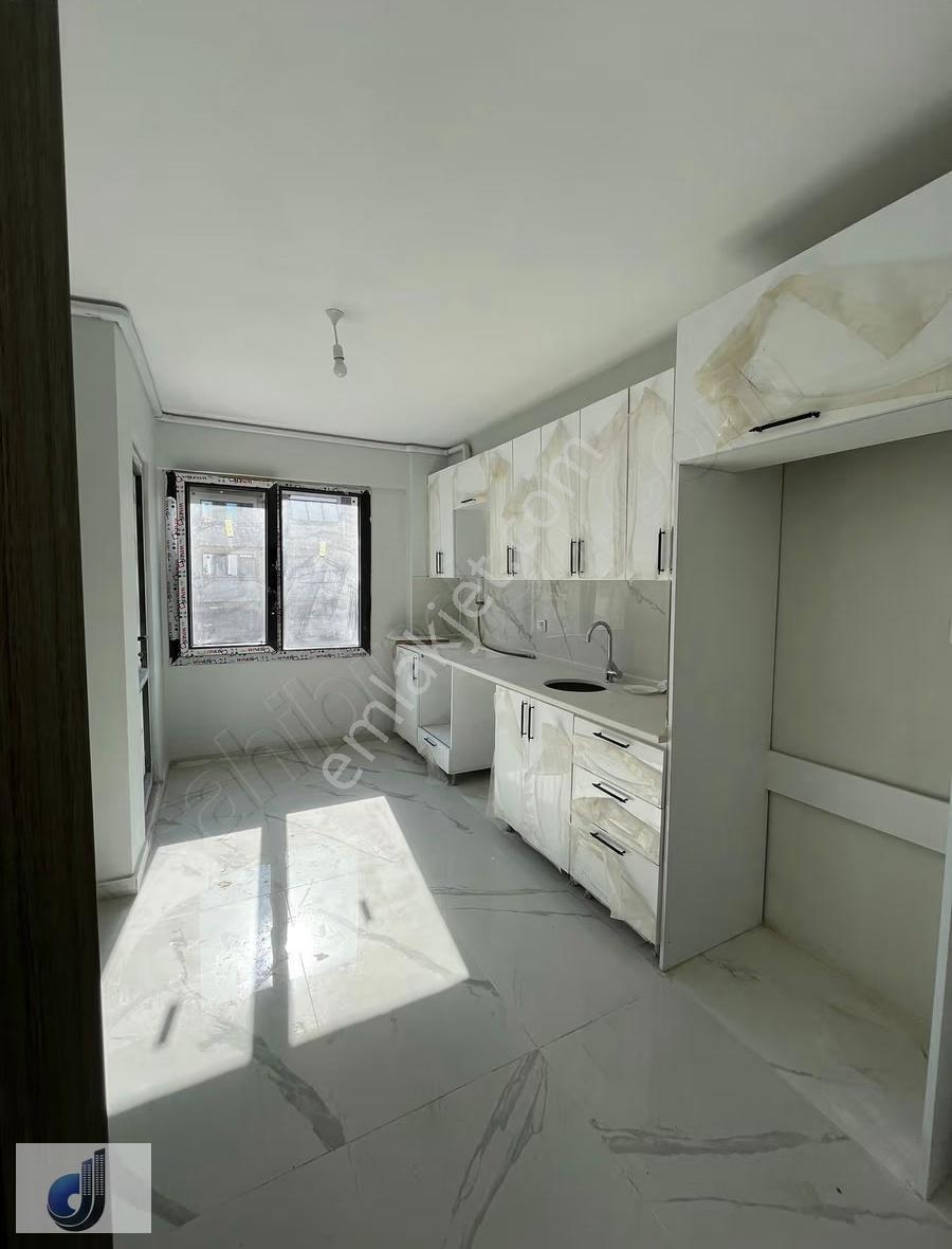 Kırkağaç 'da Saat Kulesi Civarı Satılık Daire