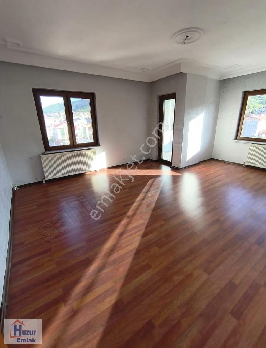 Hattat Karahisar Mah. Site İçerisinde Bakımlı 3+1 Satılık Daire