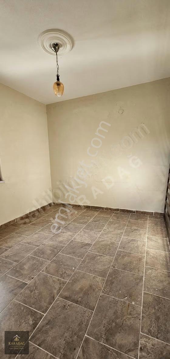 Acil! 1950 M² Arsa İçerisinde 2 Katlı Müstakil Ev Yola Cephe - Görsel 2