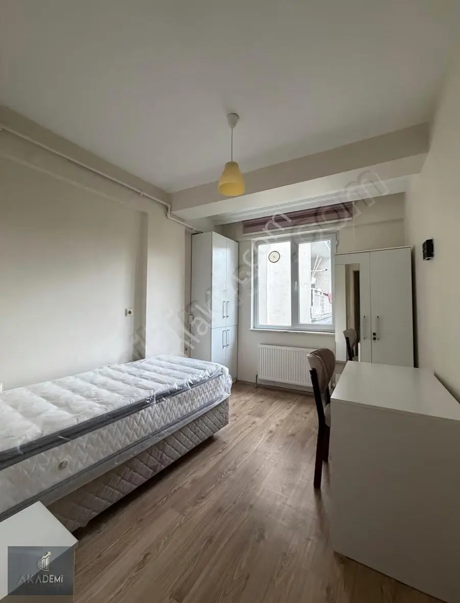 Akademiden Espark Karşısı Ara Kat Eşyalı Geniş Kiralık 1+1