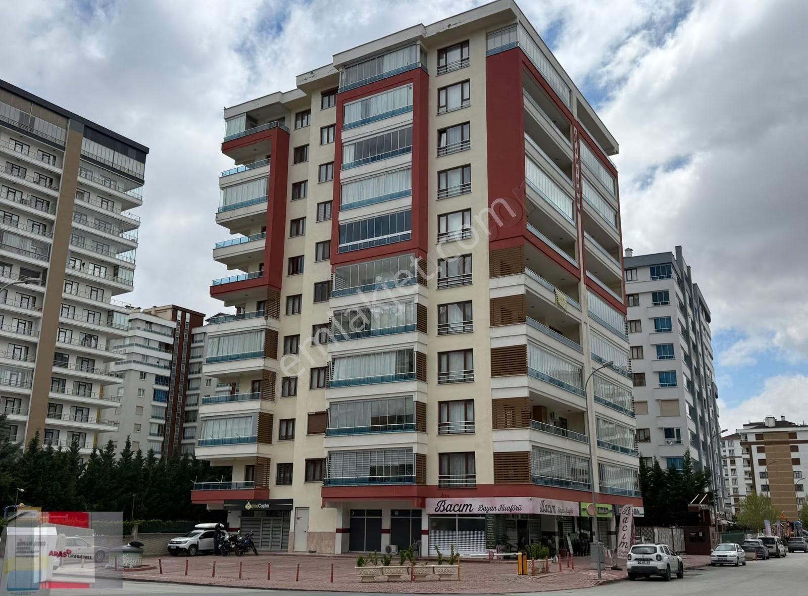 Şefikcan Cad. Yakını Kılınç Aslan Mah. Site İçi Geniş 3+1 Daire