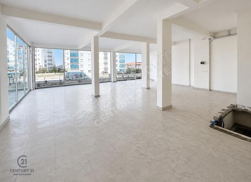 Saraycıkta 250 M² Geniş Kullanımlı Satılık Dükkan - Görsel 4
