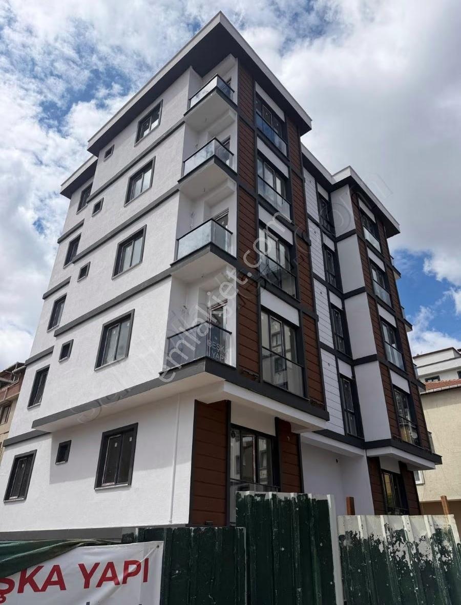 Ümraniye'de Metroya Yakın Sıfır 2+1 Satılık Daire