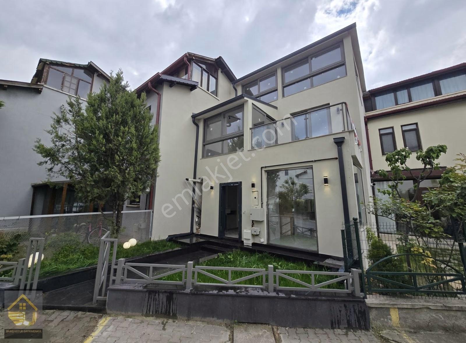 Çayyolunda Elin Sitesinde Full Yapılı Özel Mimari Satılık Villa