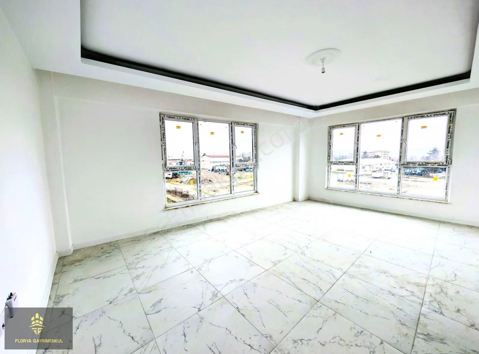 Satılık 2+1 Önü Açık Ferah Daire Balkonlu-asansörlü-köşe Daire - Görsel 4