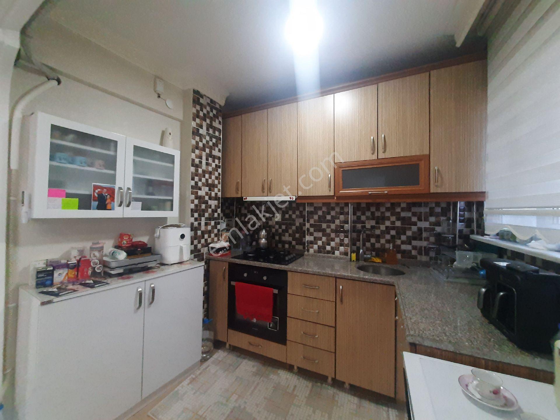 Taşlıkta Caddeye Çok Yakın Konumda Satılık 2+1 Komple Yenilenmiş Arakat Daire - Görsel 9