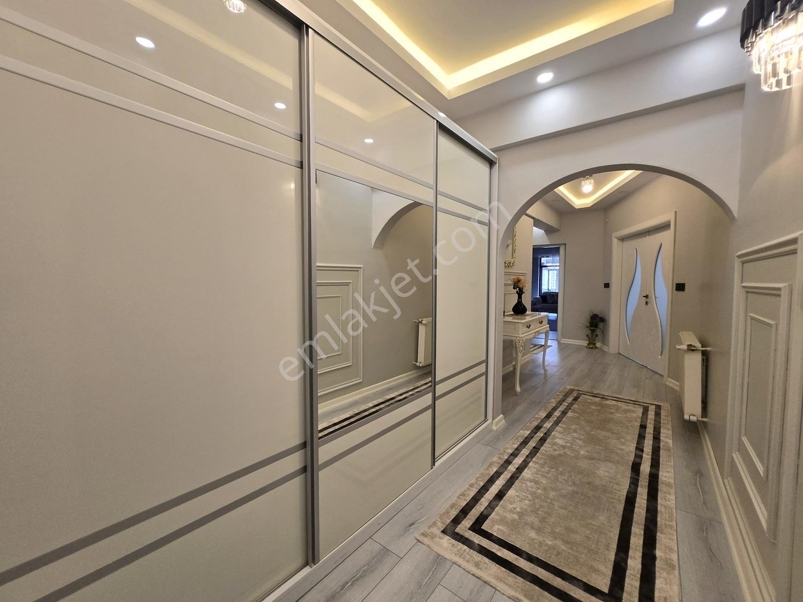 Garanti Emlak'tan, Şehrin Kalbinde, 240 M², 4+1 Ultra Lüks Daire - Görsel 3