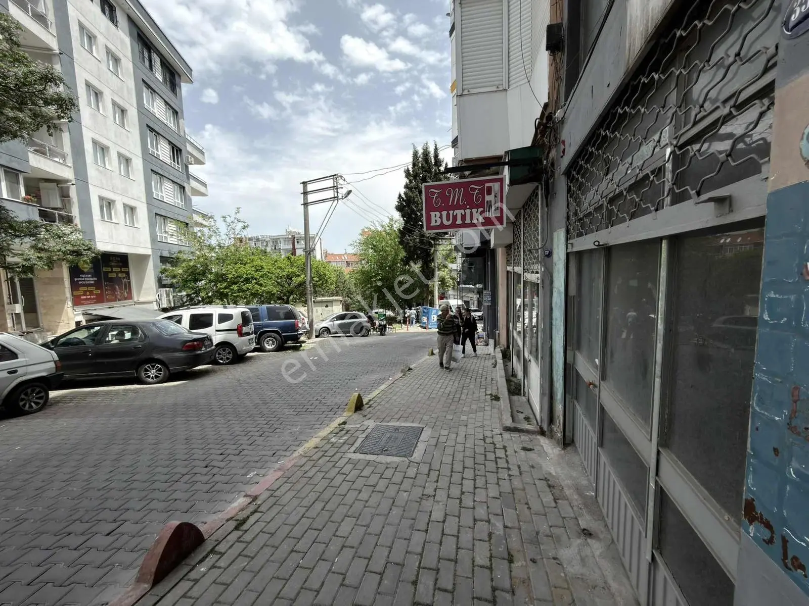 Karabağlar'da Cadde Üstü Kıralık Dükkan