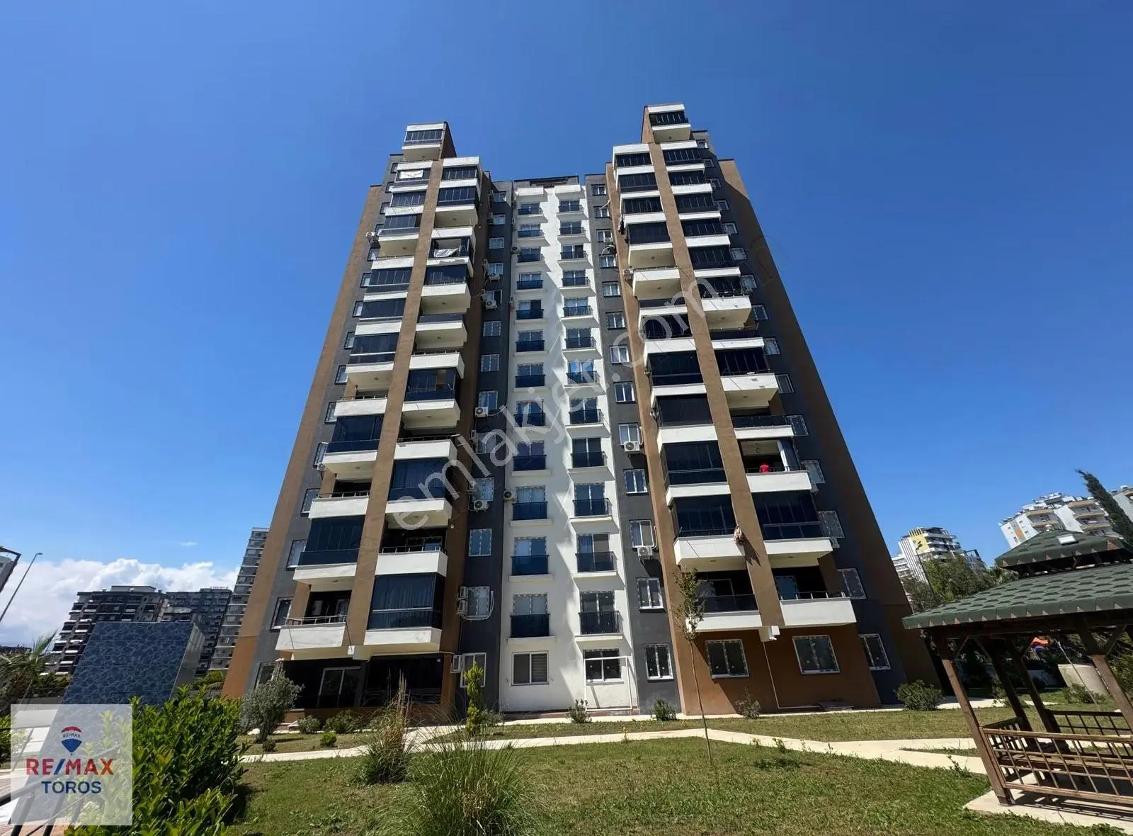 Remax Toros'tan Tece'de Full Deniz Manzaralı Kiralık 2+1